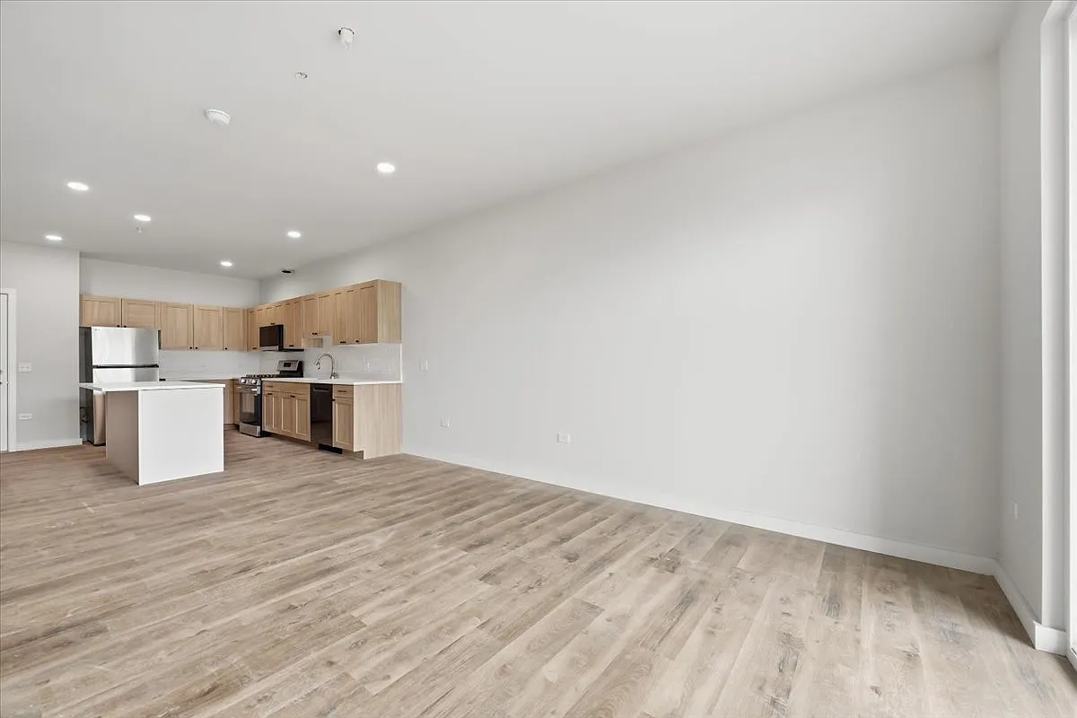 302 Miller Dr — Photo 4
