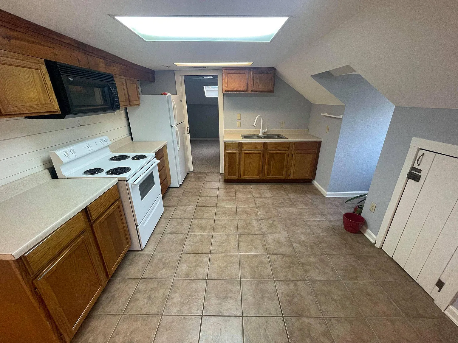 1 bed, 900 sqft, $1,100 — Photo 4