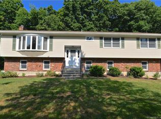 604 Wingfoot Rd, Orange, CT 06477