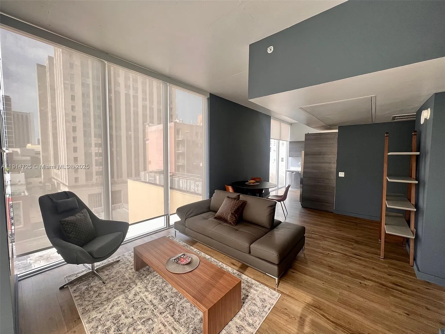 Centro Condo — Photo 1
