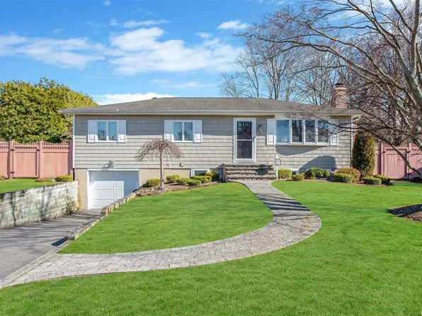 3 Seaver Court, Smithtown, NY 11787