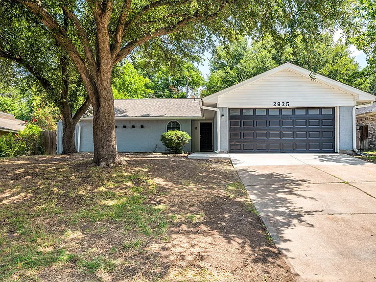 2925 Elsinor Dr — Photo 1