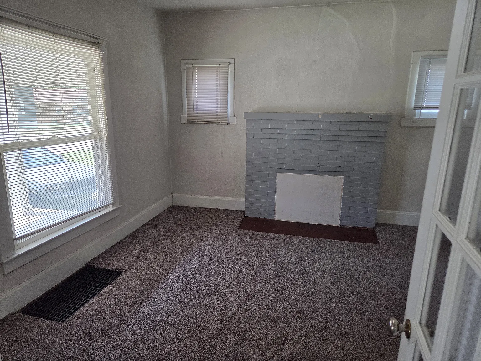 943 E Delmar - Walk to MSU Campus!! — Photo 4