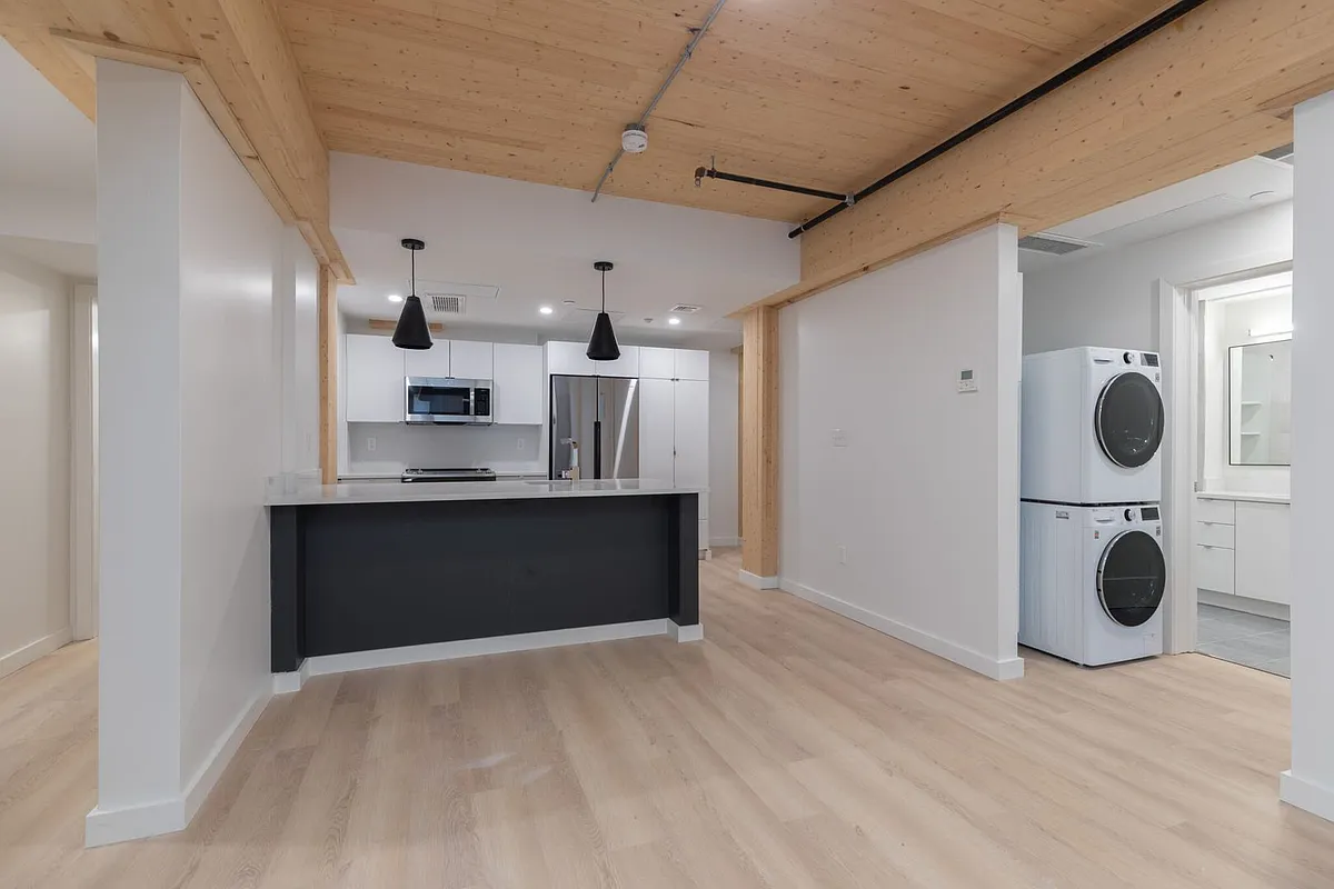 Building Photo - 13 Lenox St #502