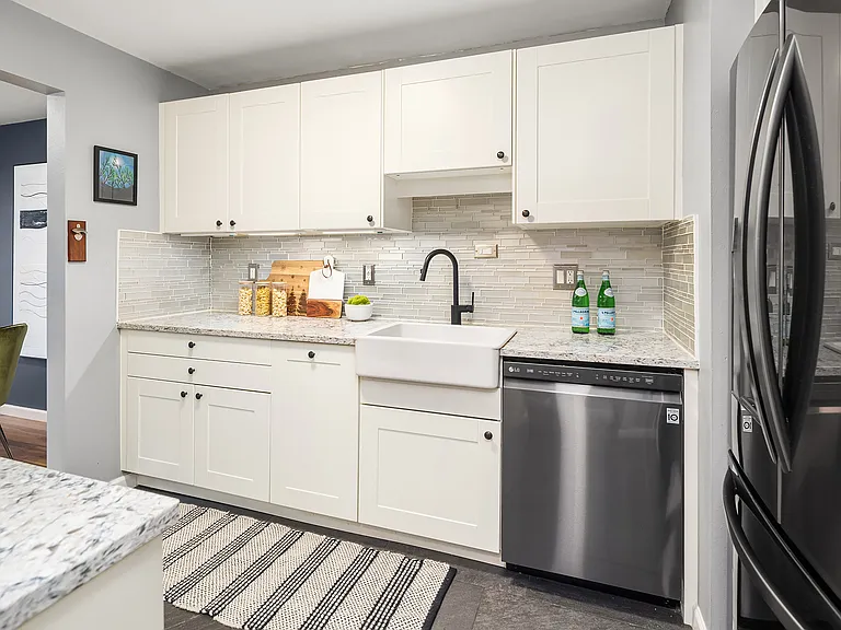 654 W Olympic Pl #203 — Photo 9