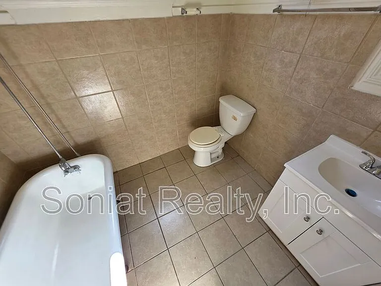 311 S Scott St — Photo 6
