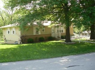 1209 N Ridge Ave, Liberty, MO 64068