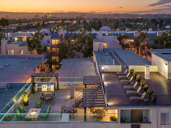 Apartments in West Los Angeles, CA Del Rio roof top view sunset
