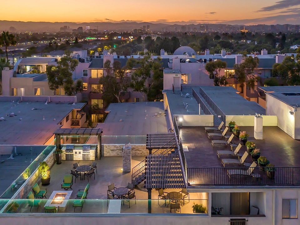 Apartments in West Los Angeles, CA Del Rio roof top view sunset