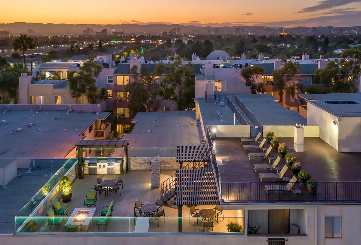 Apartments in West Los Angeles, CA Del Rio roof top view sunset - Del Rio