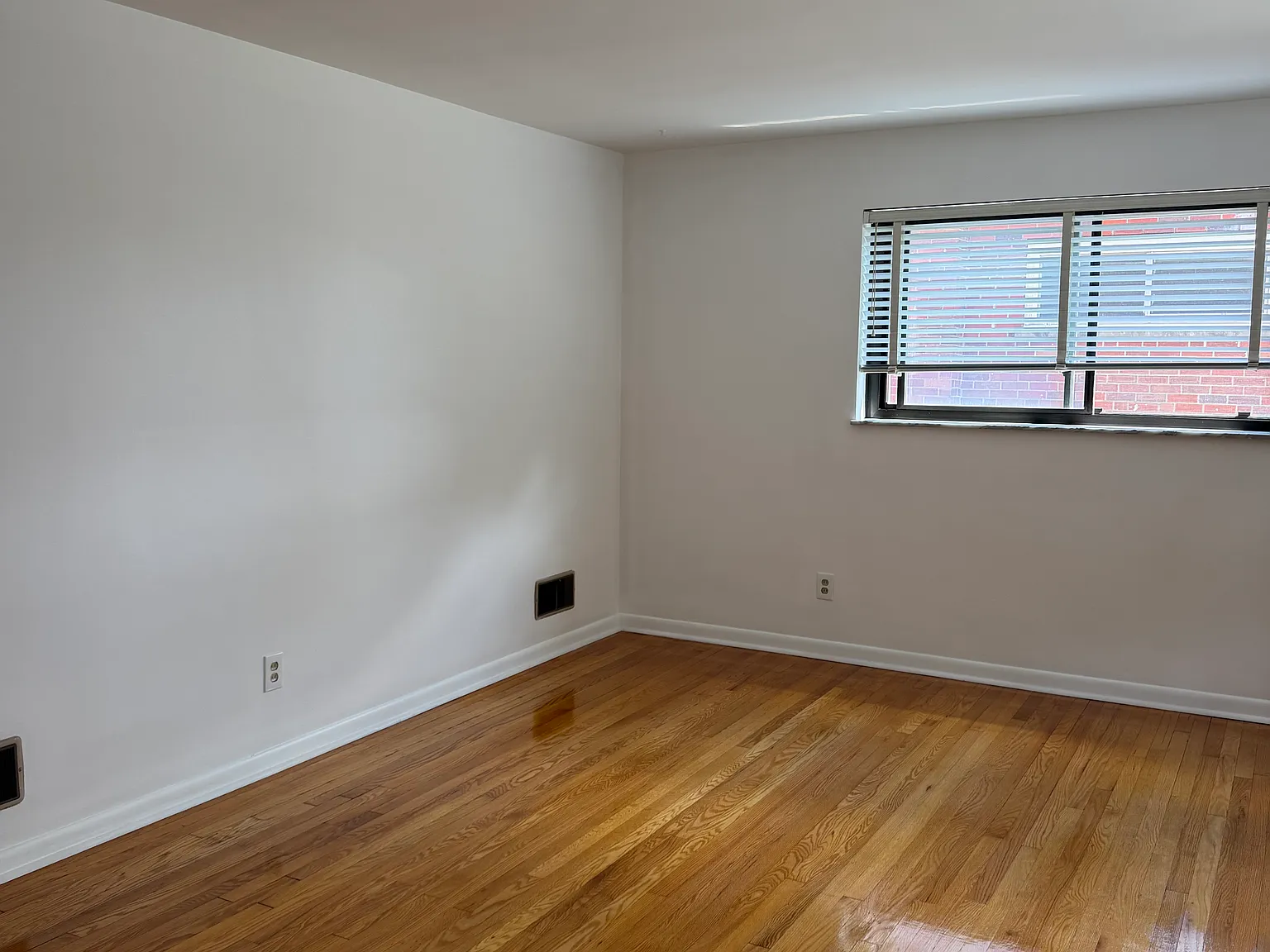 2 bed, 1000 sqft, $1,275 — Photo 4
