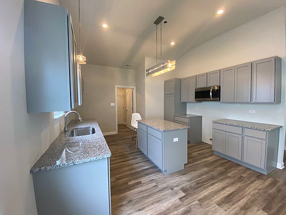 Example of kitchen with island