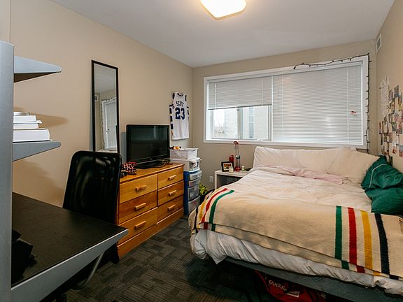 2nd image of 122 Sydenham St #1443992