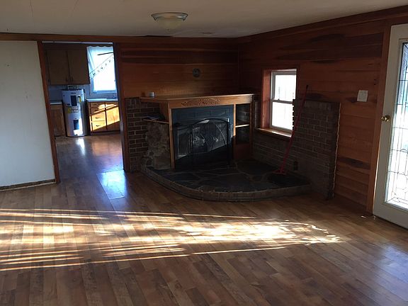 4th image of 446 Mosswood Ln