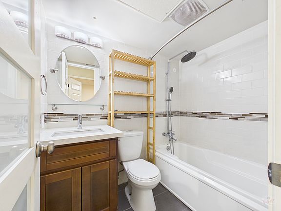 4th image of 3110 Red River St APT 206