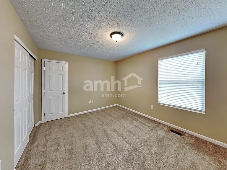 4207 N Yorkshire Sq — Photo 22