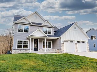 208 Farm Brook Ln, Morgantown, WV 26505