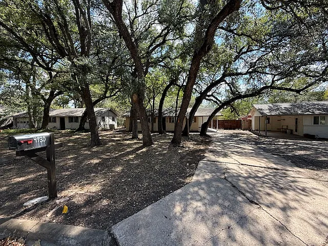 3 bed, 920 sqft, $1,860 — Photo 2