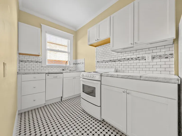 2056 NW Glisan St — Photo 36