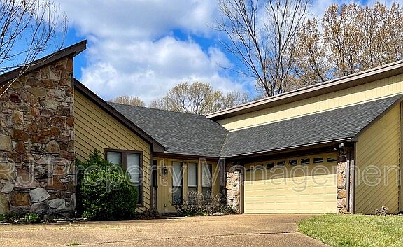2nd image of 421 Griffon Dr