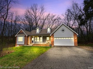 9842 Cedar Island Rd, White Lake, MI 48386