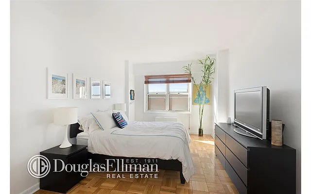 Rented by Douglas Elliman | media 23
