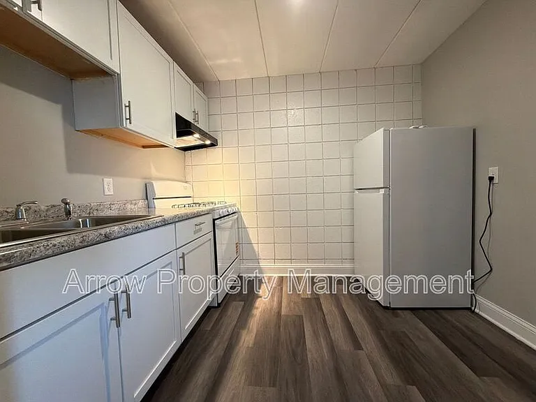 867 N 26th St #203 — Photo 4
