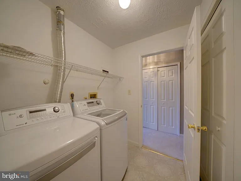 9314 Lawson Ln — Photo 44