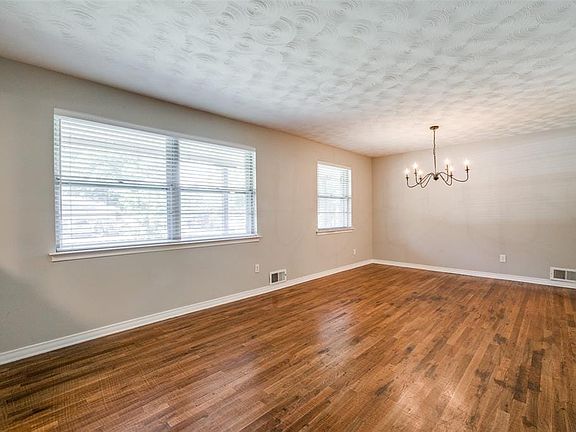 5th image of 2524 Greenport Dr