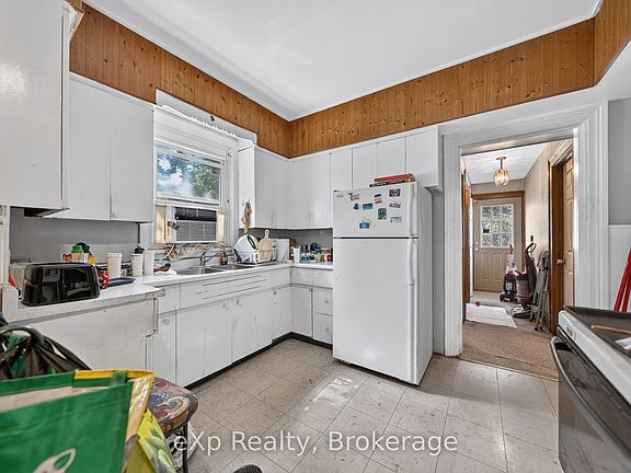 4th image of 126 Chatham St