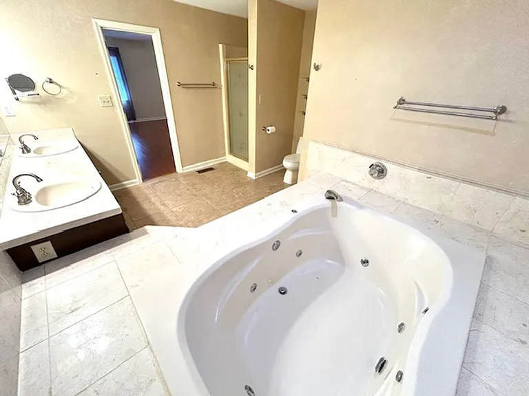 122 W Lake Cir — Photo 17