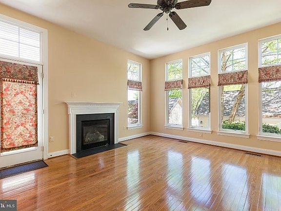 5th image of 542 Gentlewood Sq