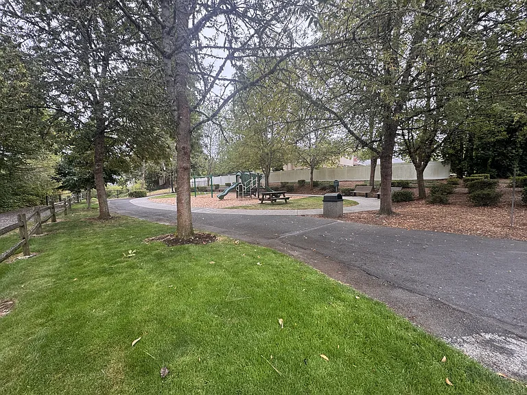 432 NE 57th Ave — Photo 35