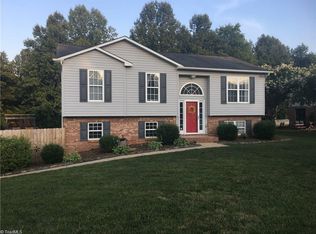 224 Woodbridge Dr, Mount Airy, NC 27030