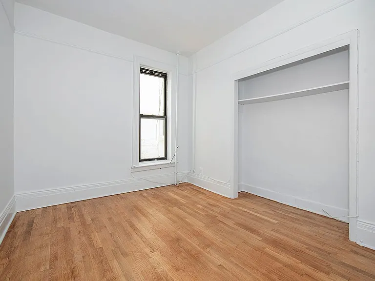 566 7th St #2 — Photo 5