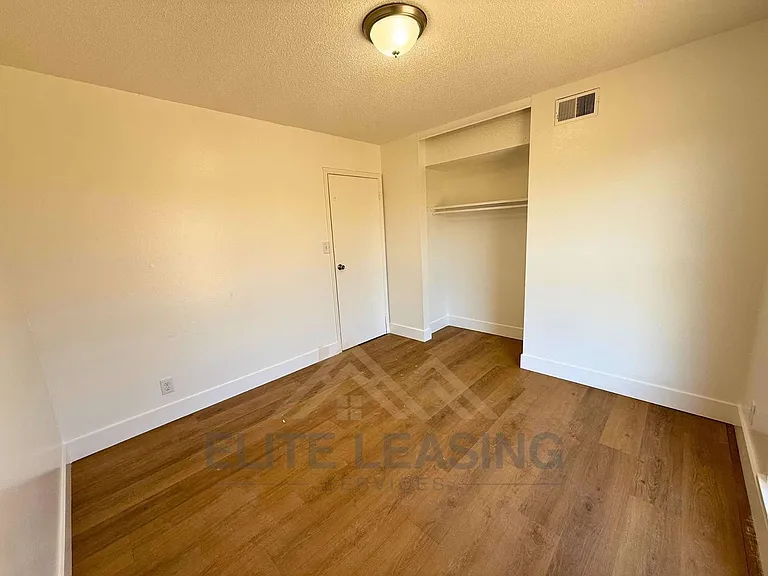 3024 SE Swygart St #F — Photo 5