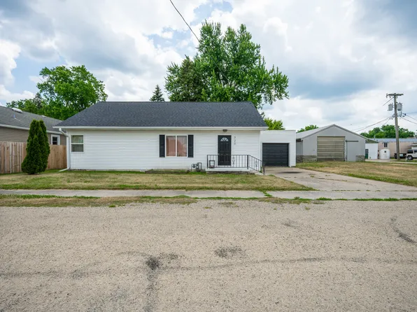 320 Adams St, Malta, IL 60150