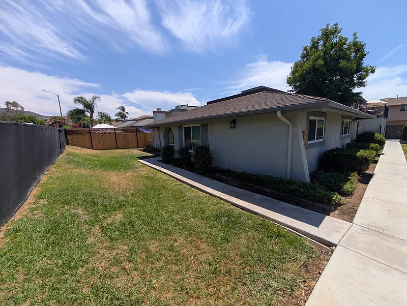3 bed, 2.0 bath, 1100 sqft, $3,400 — Photo 1