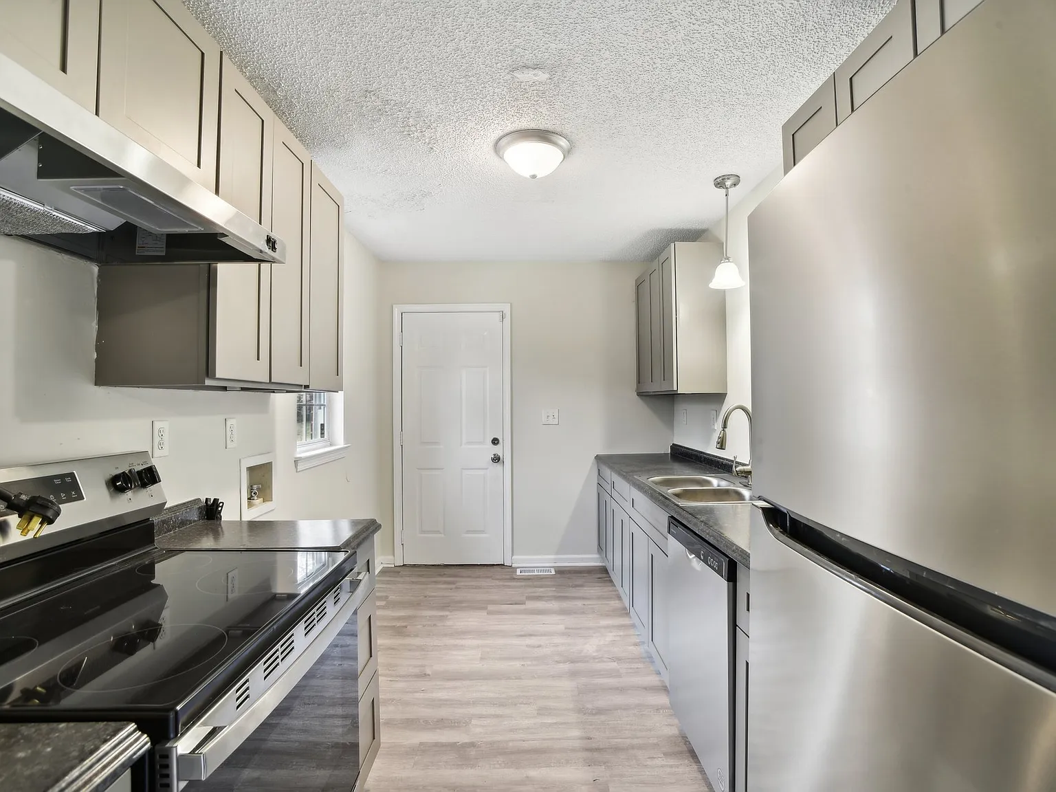 2 bed, 720 sqft, $1,275 — Photo 4