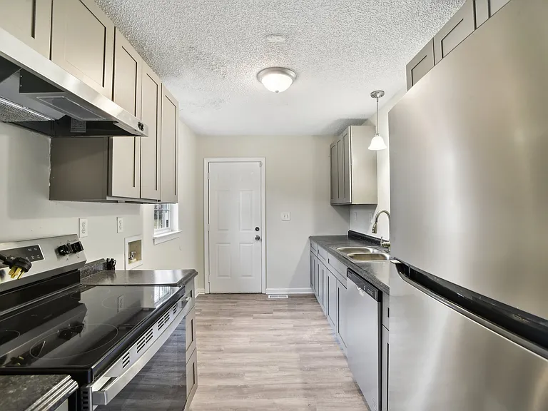 426 Jones St — Photo 4