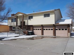 1014 Laredo Dr, Douglas, WY 82633