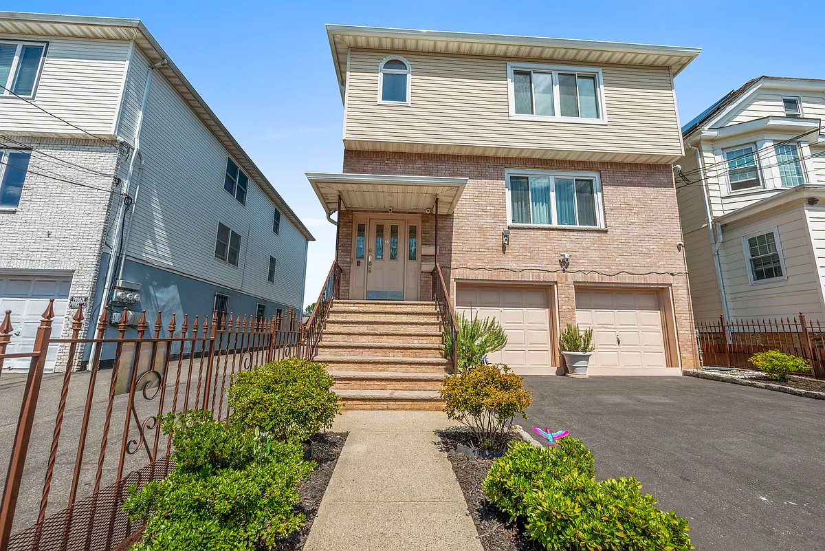 Building Photo - 937 Grove St #2