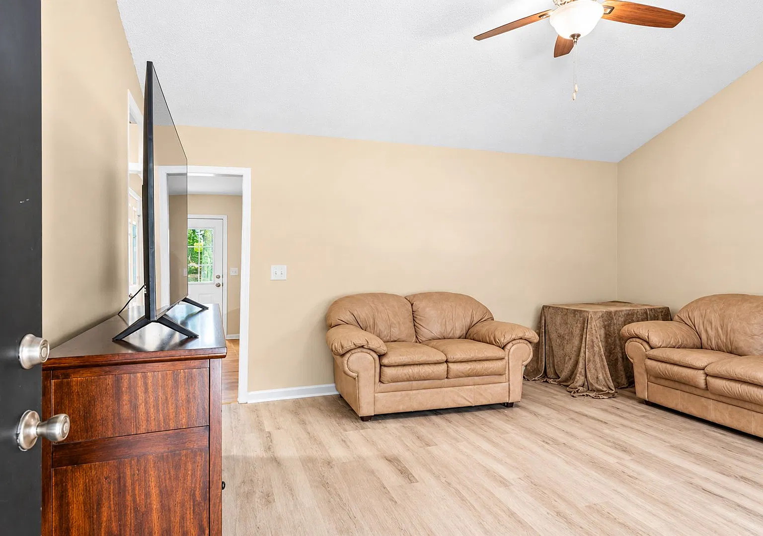 Charming 3-Bedroom Home with Modern Comforts & Cul-de-Sac Privacy — Photo 2