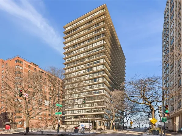 5801 N Sheridan Rd APT 2B, Chicago, IL 60660