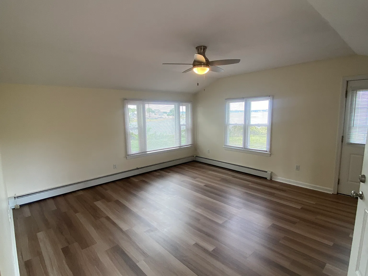 2 bed, 981 sqft, $2,400 — Photo 4
