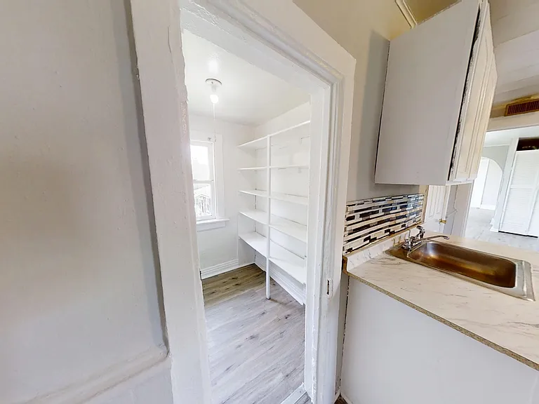 5009 Magoun Ave #D — Photo 8