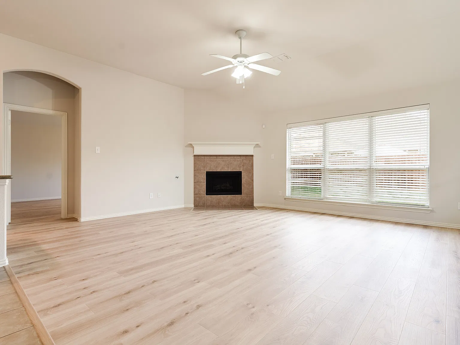 3 bed, 1940 sqft, $2,400 — Photo 2