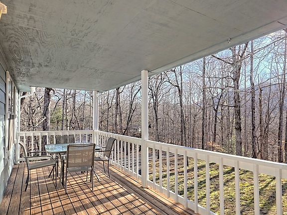 4th image of 2456 Oak Knoll Dr