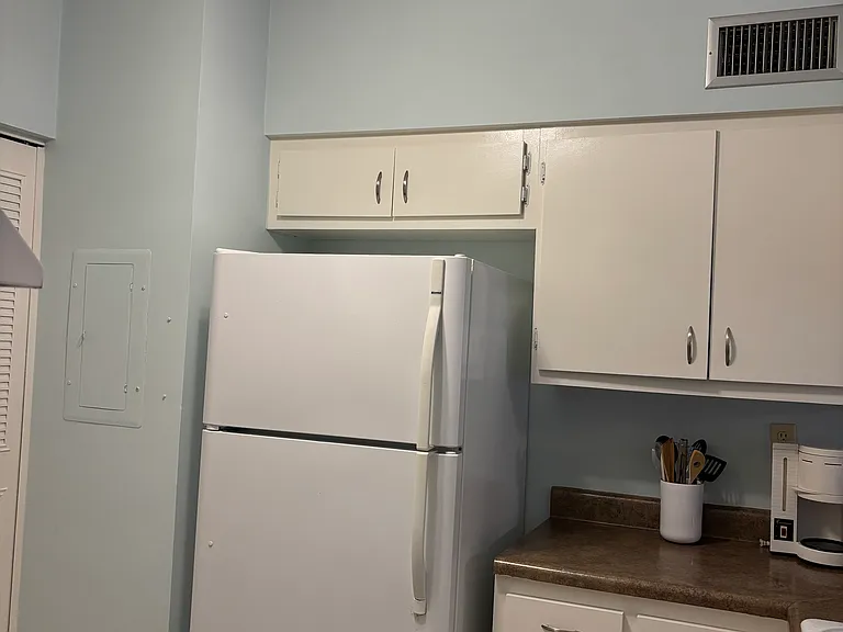 20 Greenbrier St #208 — Photo 28