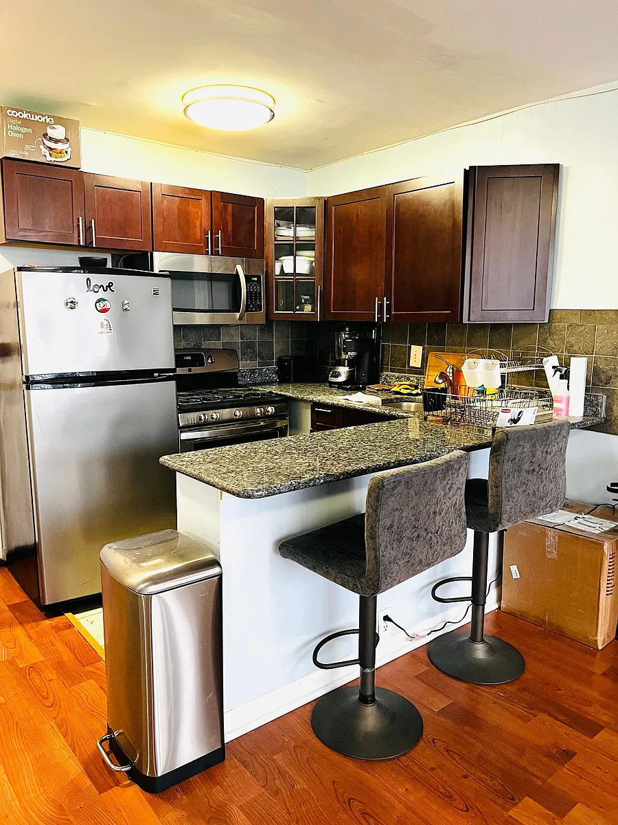 Building Photo - 922 24th St NW #101